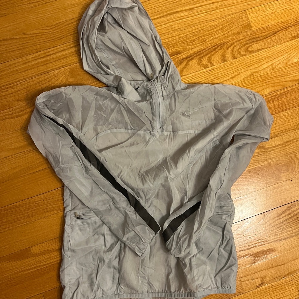 nike sheer running top with hood and air vent